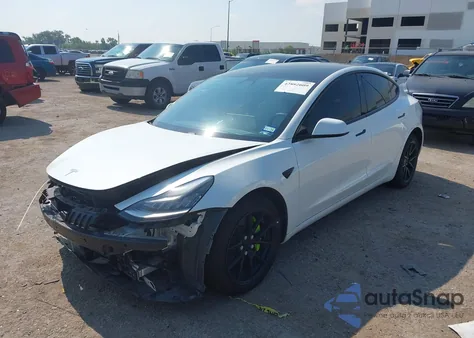 2021 Tesla Model 3 Long Range Dual Motor All-Wheel Drive z USA, uszkodzony, nr VIN 5YJ3E1EB9MF852840